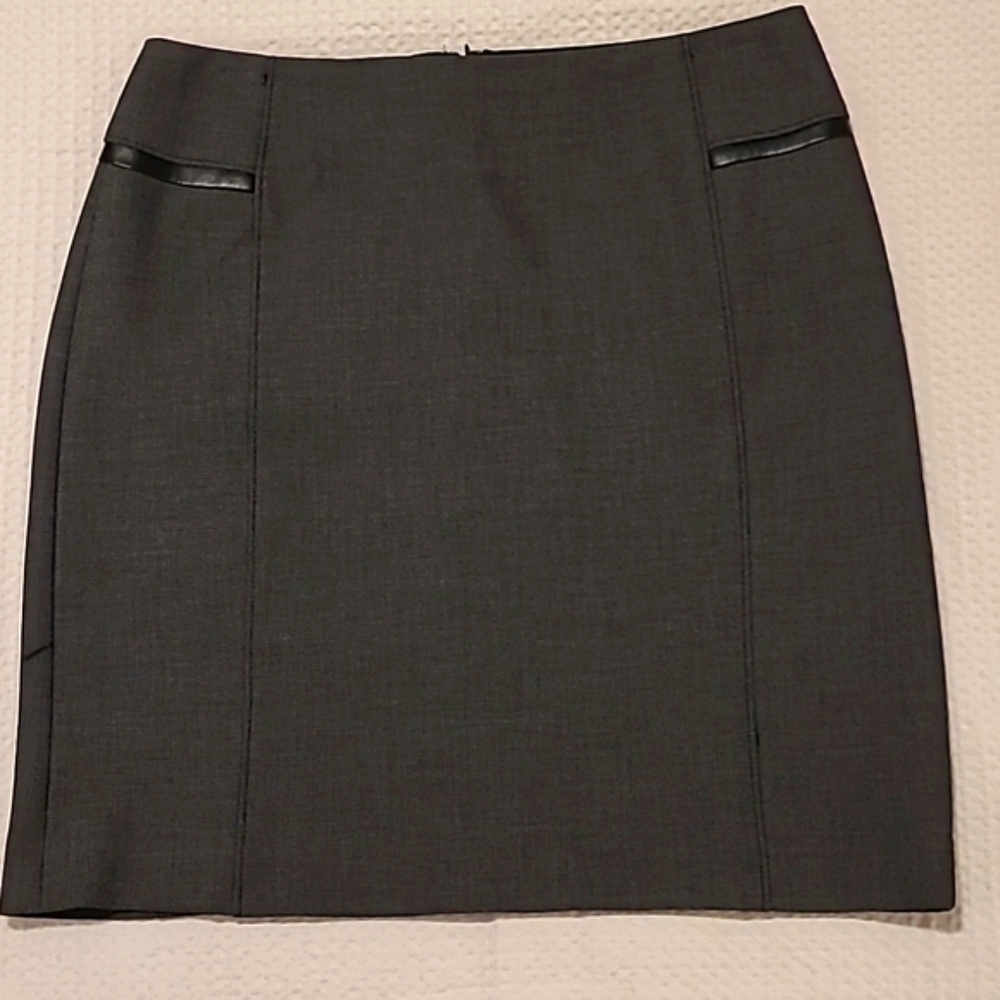 White House Black Market Gray Tweed Skirt. Size 10 - Picture 4 of 9